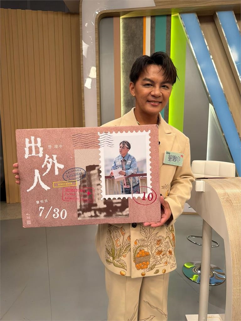 梁赫群外景奔跑鞋底整片脫落!工作人員撿起來問「還要嗎」超社死
