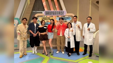 梁赫群外景奔跑鞋底整片脫落!工作人員撿起來問「還要嗎」超社死