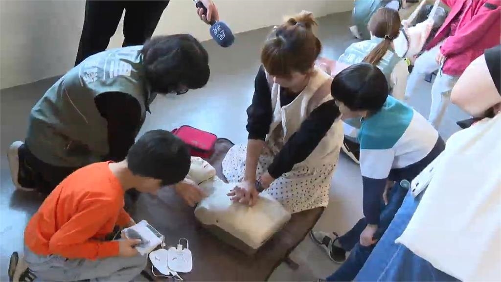 民進黨54歲女將邱鳳英驟逝!跑行程突倒地OHCA…醫揭0前兆「2動作」能搶命