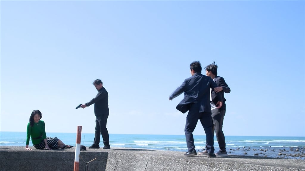 江俊翰《豆腐媽媽》提早領便當?逃亡挾持李之勤 遭警開槍墜入海!