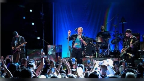驚不驚喜?街頭藝人唱Coldplay神曲 神秘男「突加入」開口嚇壞全場:是本尊