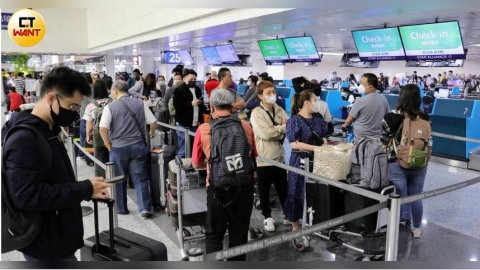 連假還沒到桃機先爆滿!班機「大排長龍」 機長無奈廣播