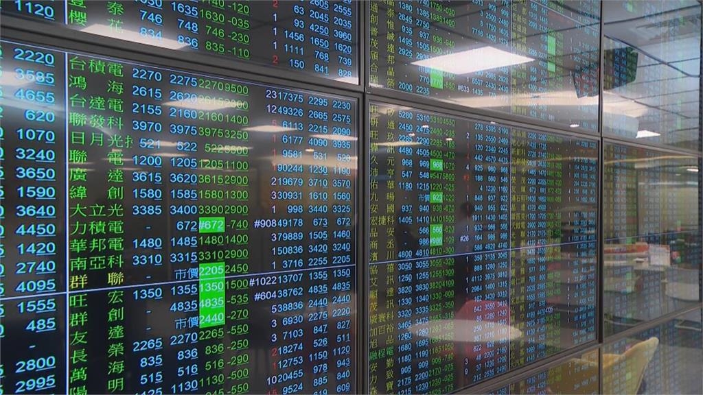才剛清倉隔天「4檔全漲停」!少賺「這金額」崩潰了:我是不是不適合買股票?