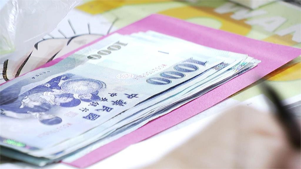政府發錢迎接中秋連假!一早「3筆津貼」連發 媽媽存摺嗨領4.2萬
