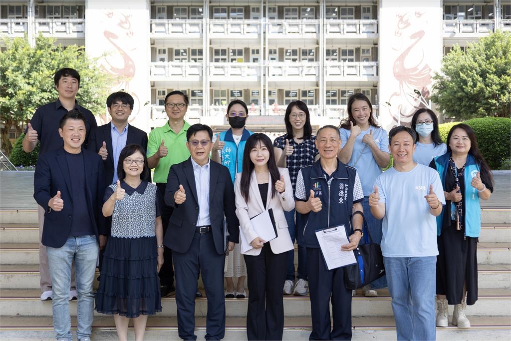 快新聞/吳沛憶偕張廖萬堅會勘5校!爭取近2500萬更新PU跑道、球場