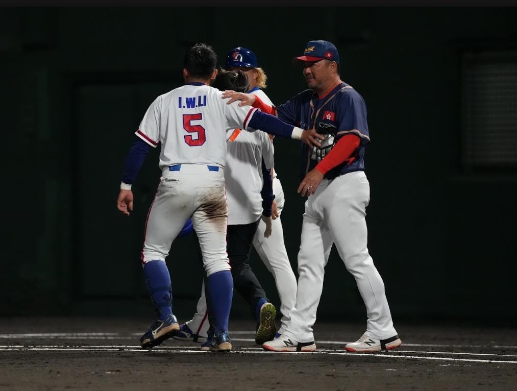 亞運/台灣棒球隊遭6次觸身球伺候球迷怒!香港隊總教練賽後澄清:不是故意的