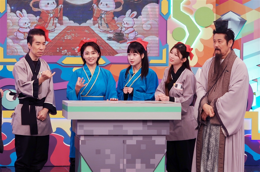籃籃（中）入圍「百大美女」全場歡呼（圖／華視提供）