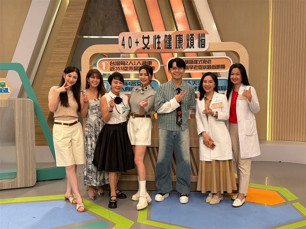 《醫學大聯盟》本集特別來賓，左起：李新、林柏妤、布蘭妮、主持人、謝孟璇醫師；楊芳瑜營養師