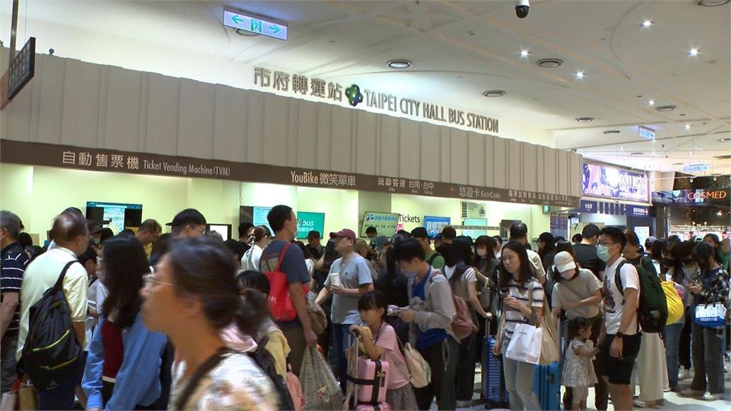 中秋連假爆返鄉潮!高鐵擠不上「站務員喊1句」民眾全說好 真相曝光網狂讚