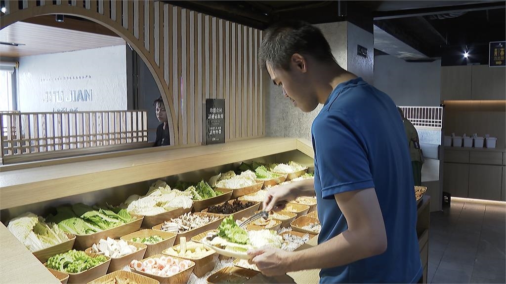 火鍋大戰!出奇招搶客 老牌業者推398元肉品吃到飽