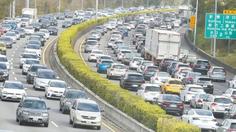 中秋連假首日「國道塞爆」!9大地雷路段一次看 最佳出發時間曝光