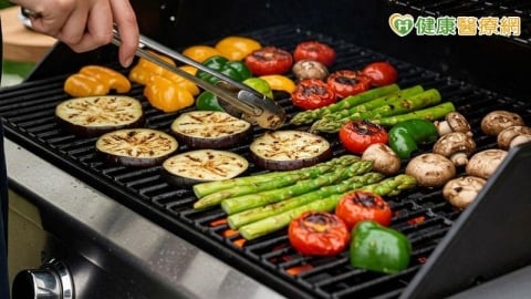 中秋烤肉、月餅連番上陣恐「火大」!中醫師揭降火解方