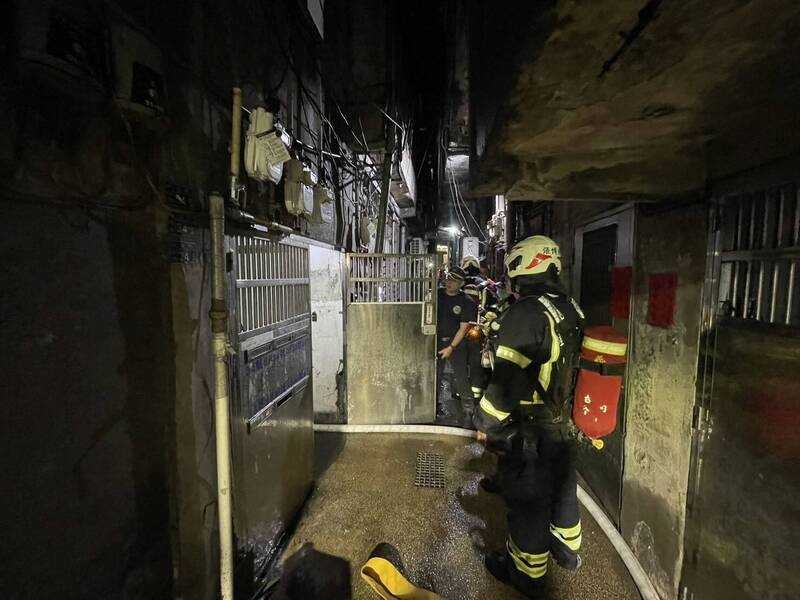 基隆市中正區中船路發生1起民宅火警,造成1名82歲老翁喪命。(圖/翻攝畫面)