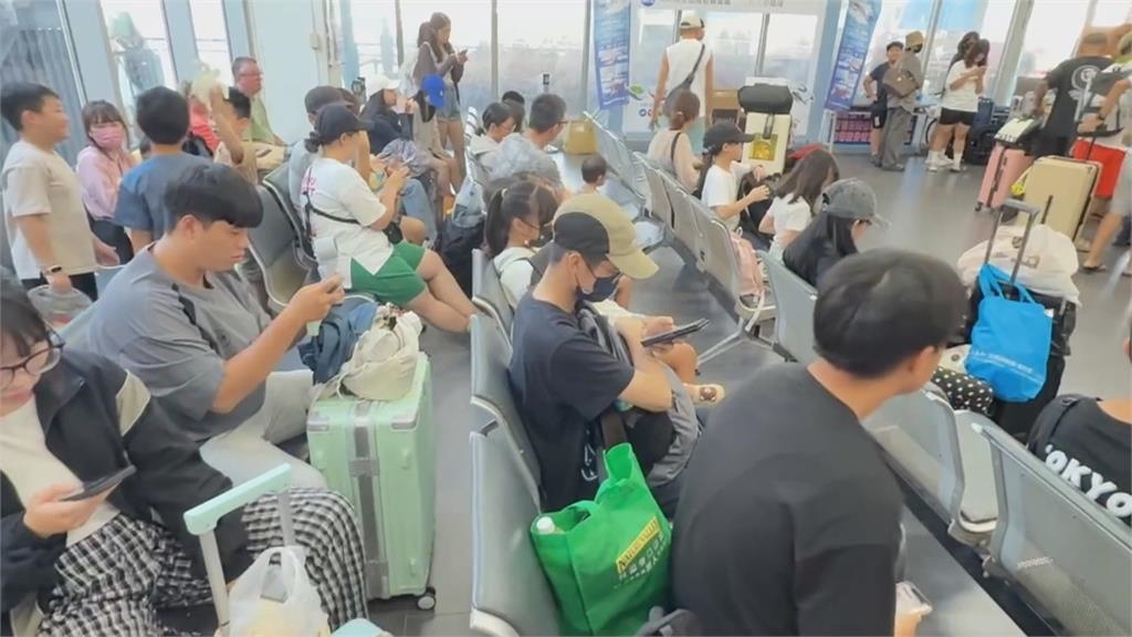 中秋連假衝外島 東琉線碼頭湧大批人潮提前開航