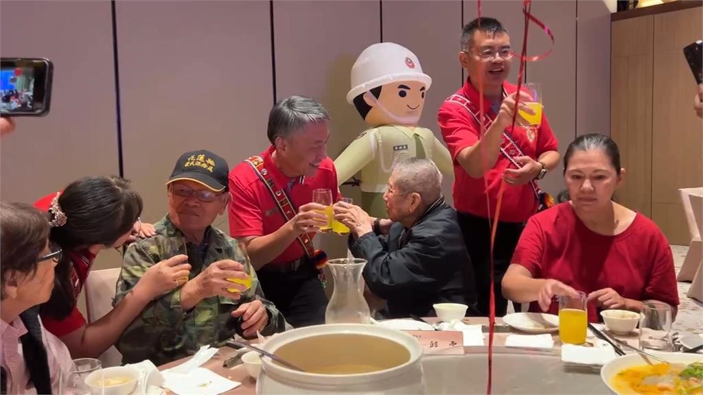 花蓮百歲榮民、眷屬歡度中秋　千歲盛宴致上敬意祝福