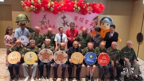 花蓮百歲榮民、眷屬歡度中秋 千歲盛宴致上敬意祝福