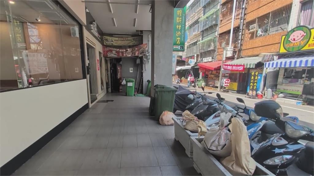 當你喝shot?火鍋店店外拜拜 供杯、整壺可樂被口渴老外喝掉