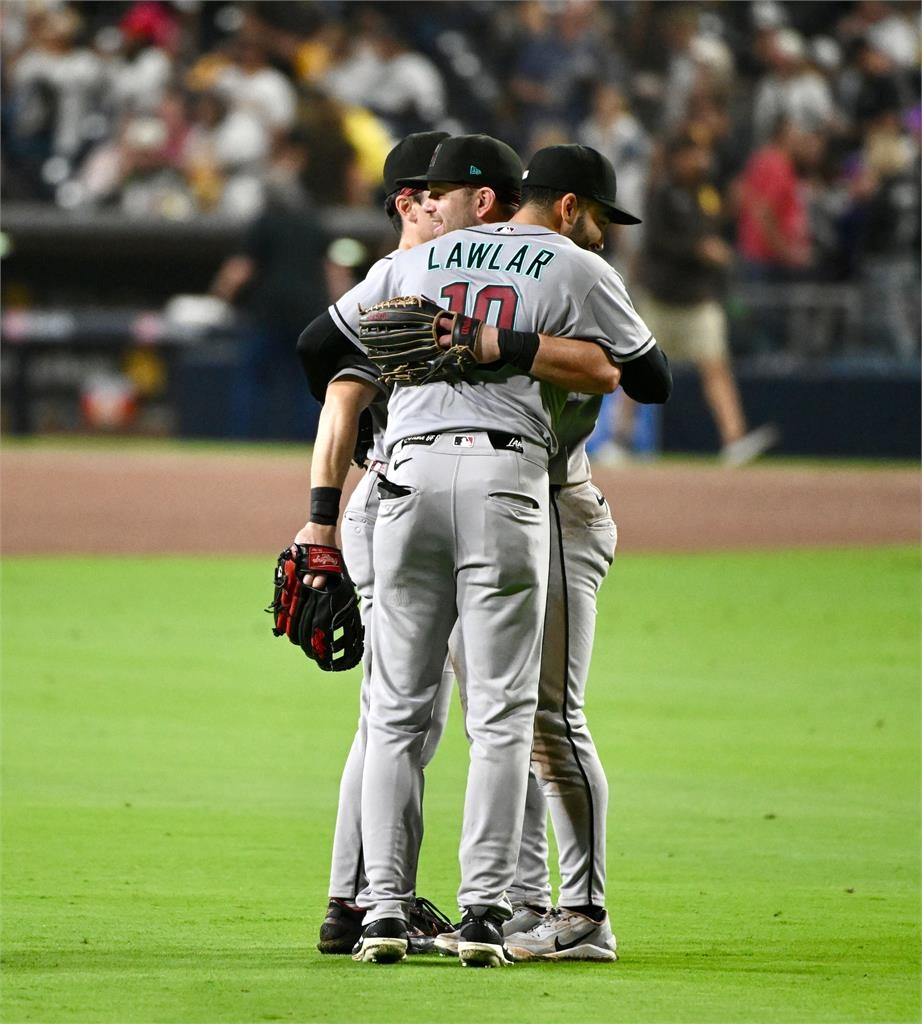 MLB(影)/第162場一戰定生死!費城人、響尾蛇搶國聯外卡 「同戰績」這隊晉級