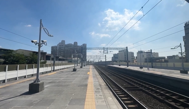 無人機飛越闖豐原車站軌道 碰撞電線設備當場「墜機」