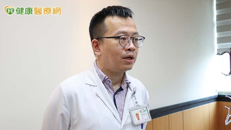 59歲男突然發燒「血氧僅82%」!確診新冠重症 醫示警「3症狀」別拖