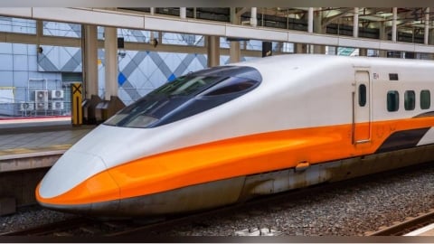中秋返鄉潮爆滿!高鐵自由座硬擠上車 商務艙乘客怒喊「滾出我們車廂」