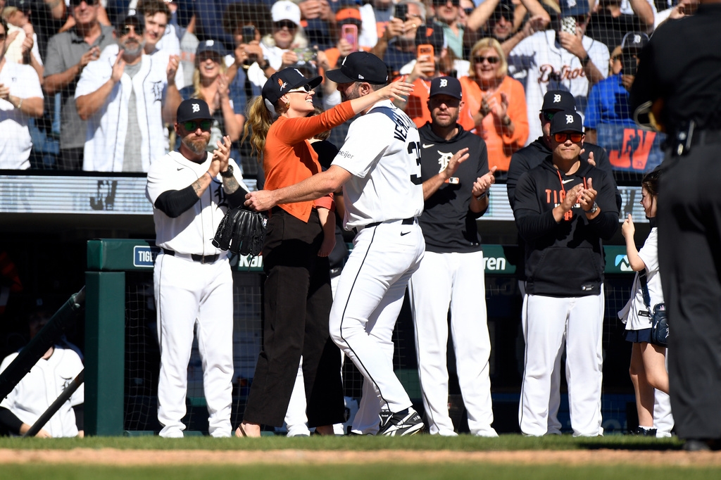 MLB(影)/竟是「她」上來換人!韋蘭德生涯最後一場先發淚灑球場