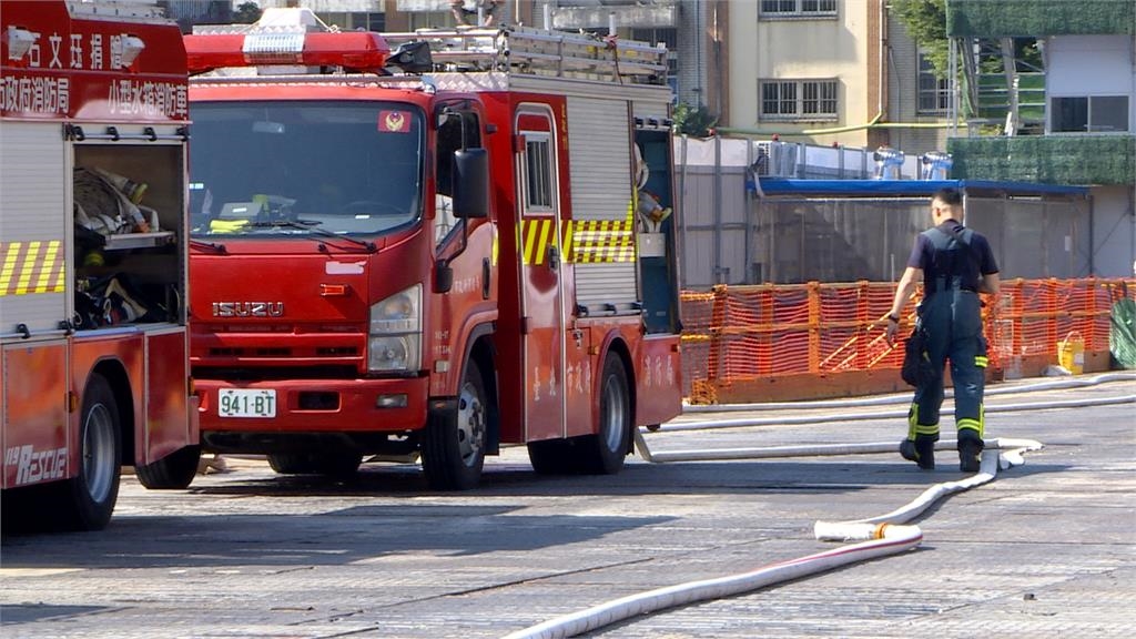 北市都更工地狂燒19小時 周邊住戶憂「影響健康」:拿出補償措施