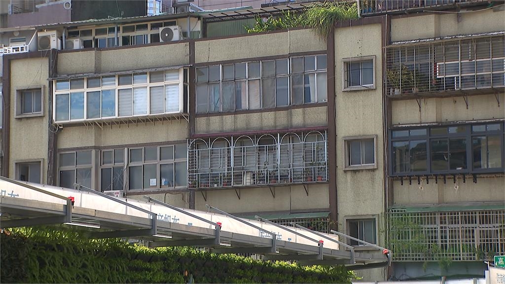 北市都更工地狂燒19小時 周邊住戶憂「影響健康」:拿出補償措施
