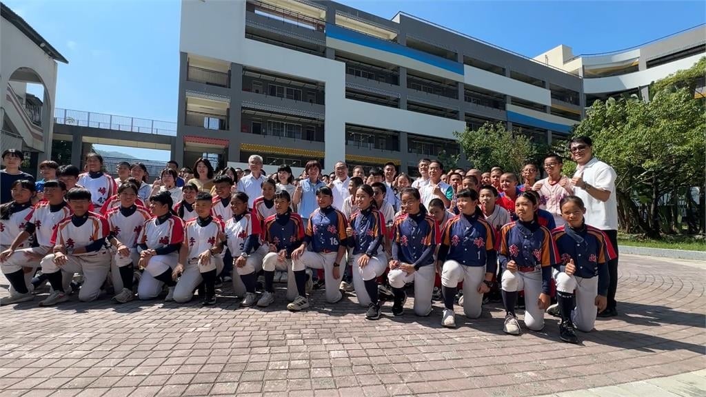 新北秀峰高中全新校舍啟用 打造安全智慧校園