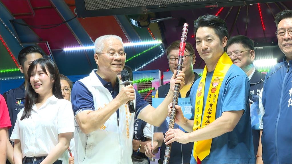 「蔗」下「甘」尬!蔣萬安收多節甘蔗遺忘好意 沈伯洋當寶刀珍藏