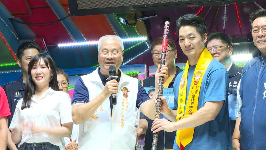 蔗下甘尬!福德宮送甘蔗遭蔣遺忘 沈伯洋放總部「步步高升」