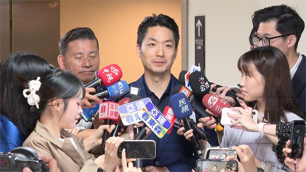 蔗下甘尬!福德宮送甘蔗遭蔣遺忘 沈伯洋放總部「步步高升」