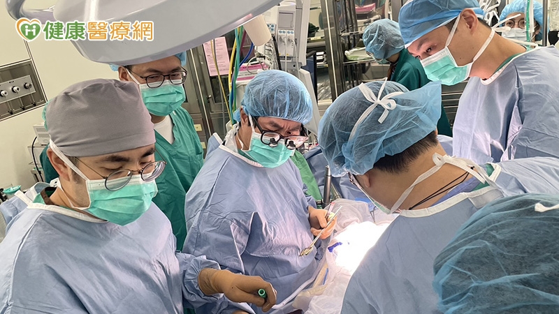 ▲雙和醫院7月初由李明哲醫師,完成腹腔鏡活體肝臟捐贈移植手術。