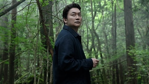 男星片場重摔遭石頭撞擊！他咬牙苦撐演完戲 驚曝「真的受傷了」