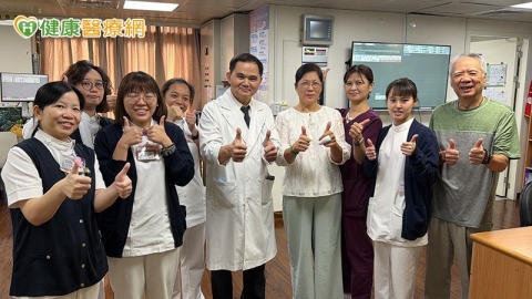 手指僵硬4度動刀仍難做菜、扭毛巾 醫籲關節重建+復健同樣重要