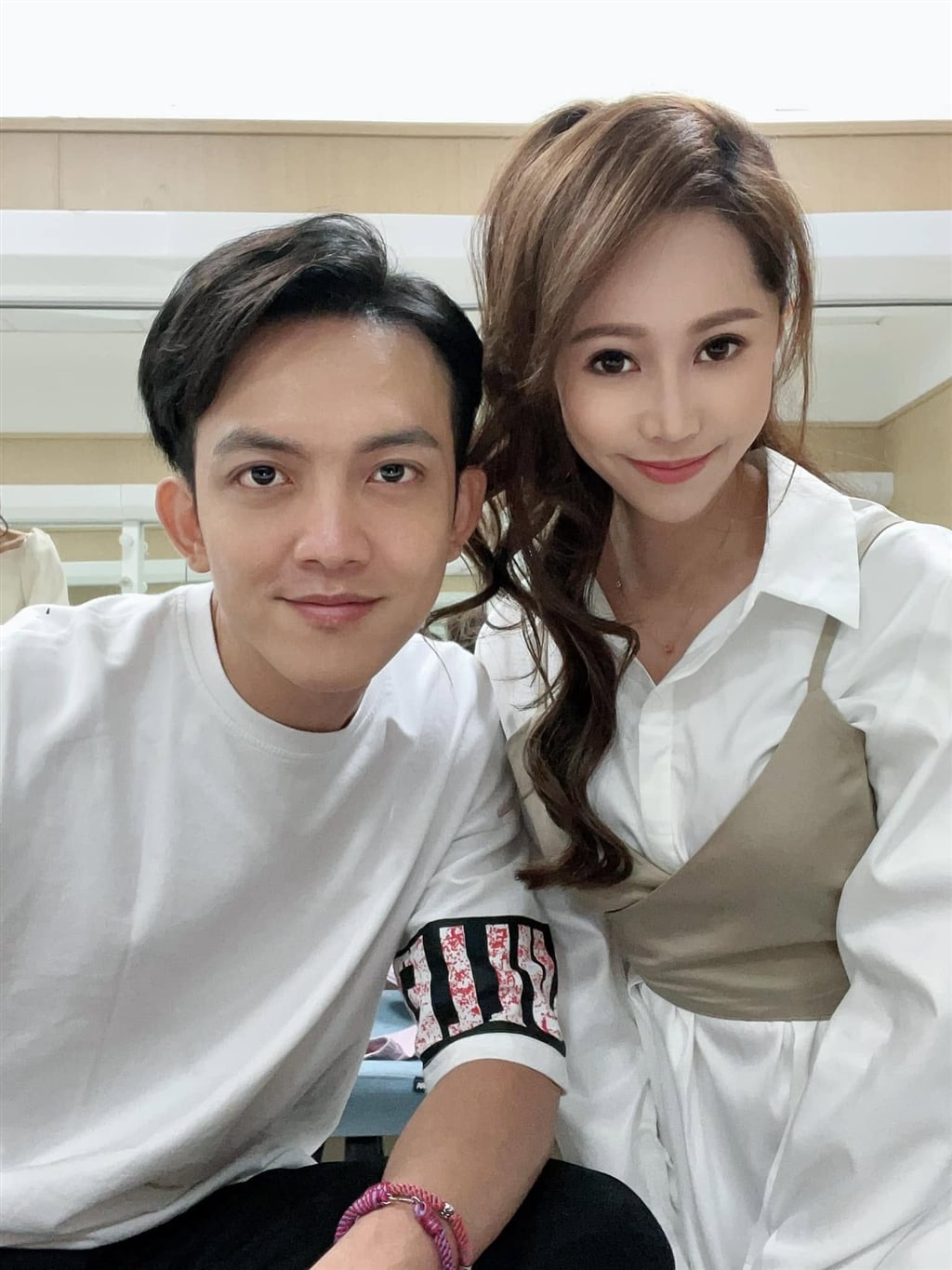 郭忠祐、黃露瑤公開認愛，將於10/10《耐斯歌廳秀》同台演出（圖／黃露瑤 Mikolina臉書）