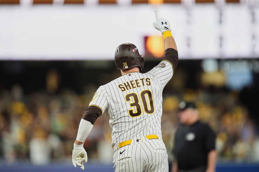 MLB(影)/穿走路靴也能當英雄!「Ho-ly Sheets」炸裂教士橫掃小熊