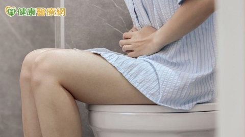 疑吃烤了半熟五花肉慘坐馬桶3小時 醫:生熟食未分開小心腸胃炎