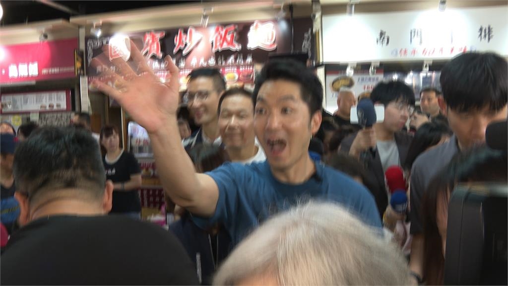 沒聽到?記者提問營養午餐 蔣萬安笑而未答遭轟「嘻皮笑臉」