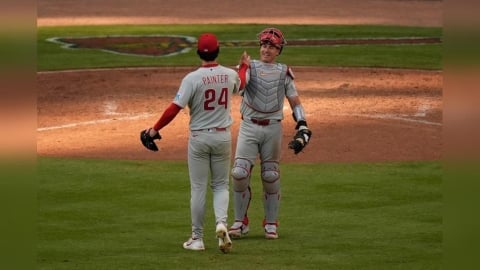 MLB(影)/最會挑戰主審好球帶的捕手!費城人「真木頭」再見翻盤創大聯盟紀錄