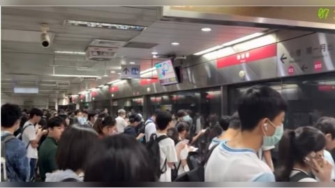 高捷尖峰時段又故障!260人被迫下車「月台塞爆」