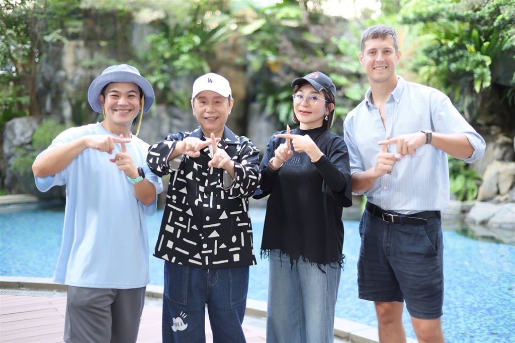 馬國弼、黃西田、王彩樺、賈斯汀齊聚為歌廳秀排練(圖片提供:劍湖山世界)