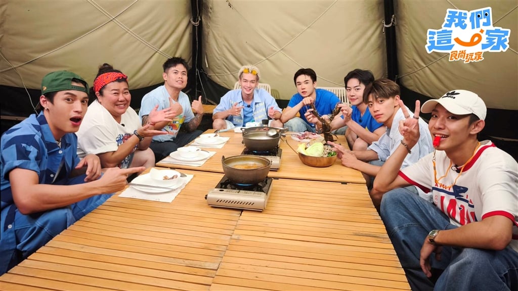 「真心話大冒險」，意外爆出Ozone不少私下趣事。(圖左起)哲言、林美秀、張再興、子翔、祖安、佳辰、文廷、煥鈞／照片：TVBS提供