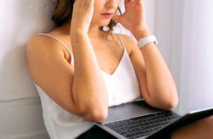女友考進頂大「2個月自信全崩」！ 教授PUA手段男友全說　網喊：快逃