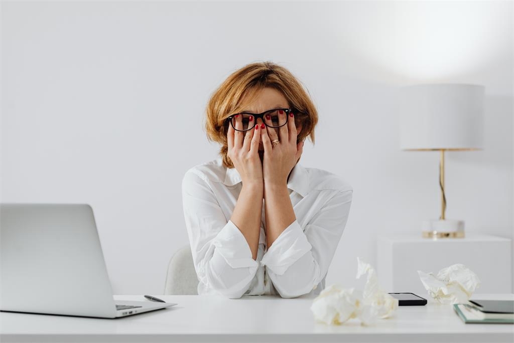 女友考進頂大「2個月自信全崩」！ 教授PUA手段男友全說　網喊：快逃