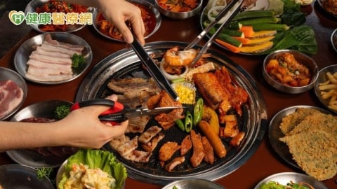 連假聚餐頻繁影響健康?醫:可「先蔬後肉」、分食共享