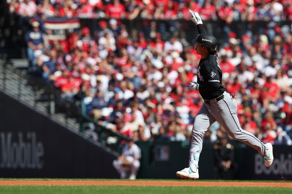 MLB(影)/「村神」季後賽降臨!村上宗隆440英尺怪力彈 白襪拿下3連勝