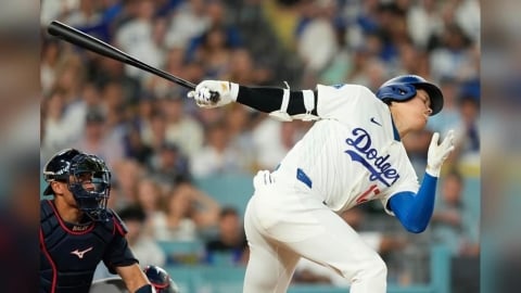 MLB(影)/大谷翔平狂追打壞球苦吞2K!總ㄟ羅伯斯不忍說重話了