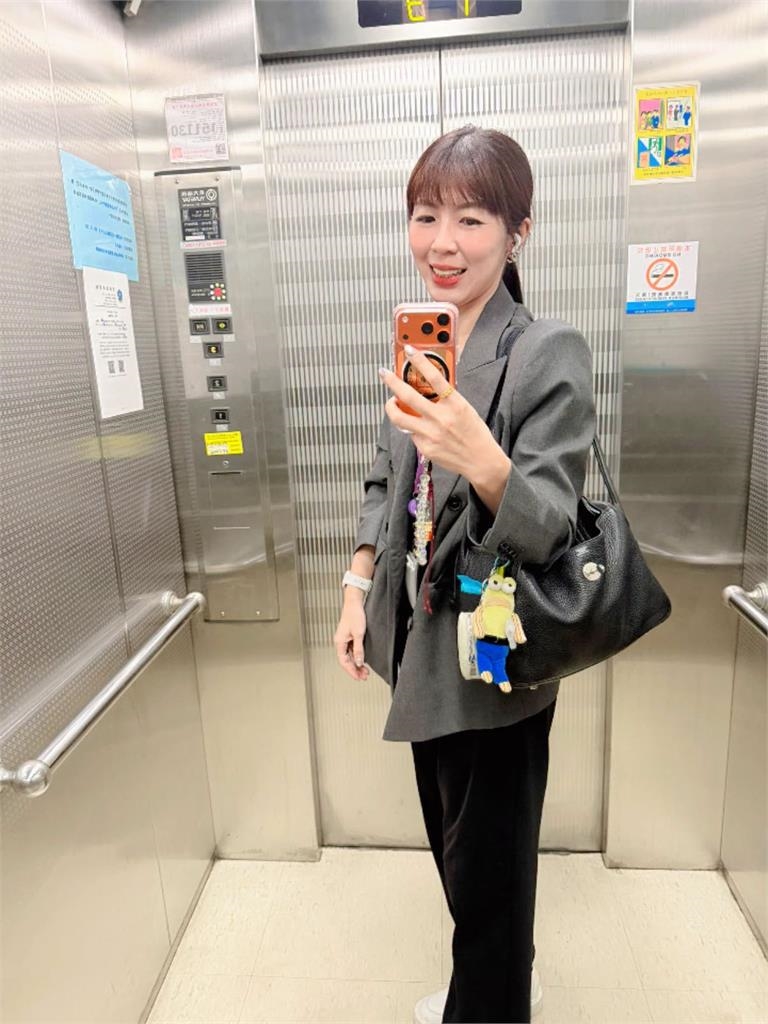 台股狂噴「差287點」飆上5萬!美女律師「被拉到」超嗨:要愛台灣