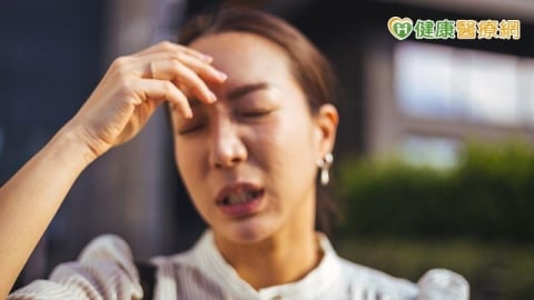 49歲港婦遊九份突頭痛倒地!腦動脈瘤破裂險致命 醫列旅遊3點增風險